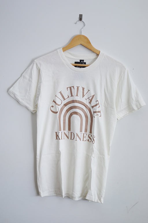 OUTLET Cultivate kindness tees SIZE Small